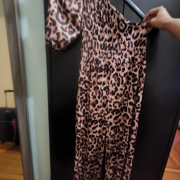 Leopard One-Shoulder Jumpsuit - Picture 3 of 4